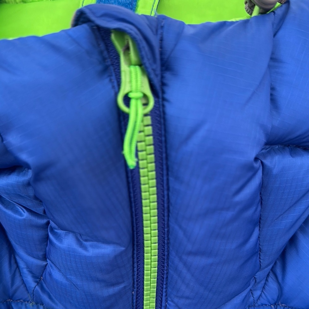 Blue and Green Puffer Jacket with Quilted Design and Attached Hood - Picture 3 of 10